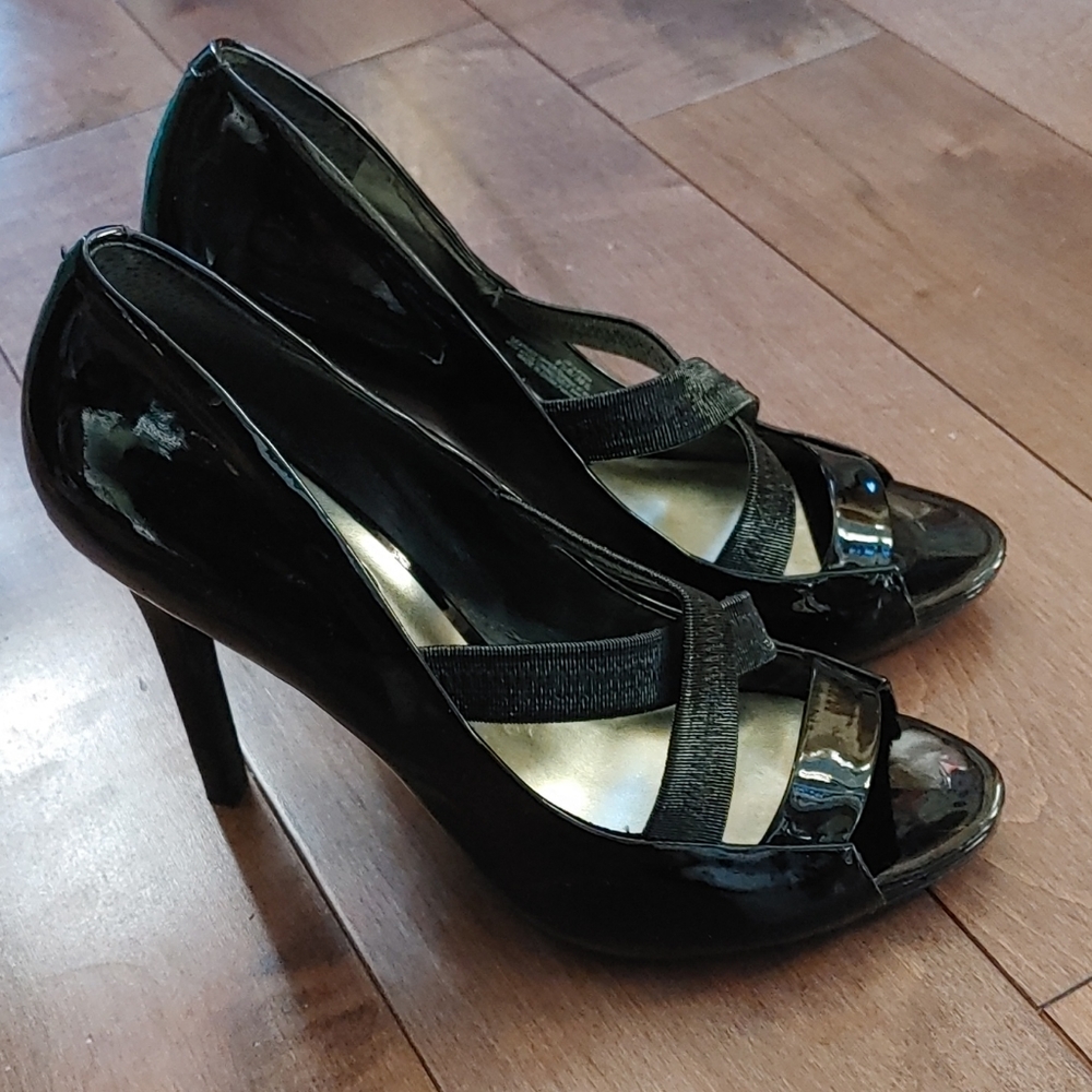 JESSICA SIMPSON black patent leather pumps 8.5